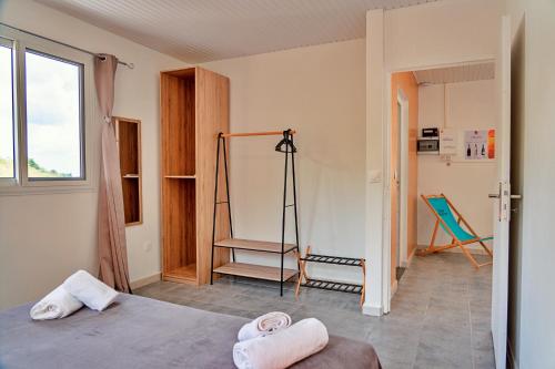 Voodi või voodid majutusasutuse Villa Bon manjé cosy, piscine privative & vue Mer toas