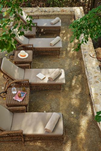 a group of tables and chairs with a bath tub at Château de Berne in Lorgues