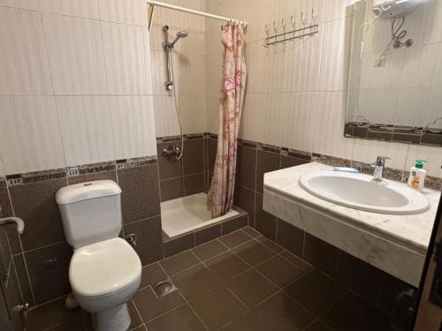 Ένα μπάνιο στο Penthouse in La Vista Bay