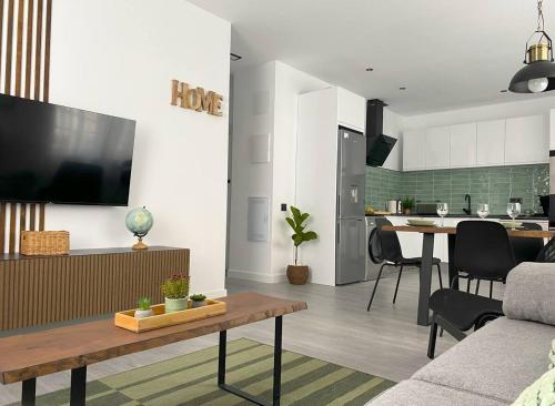 Apartamento reformado, luminoso y cerca del metro