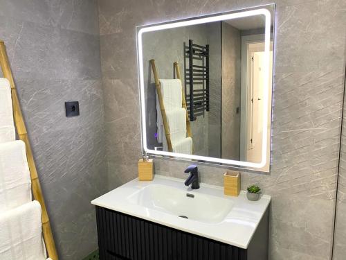 Apartamento reformado, luminoso y cerca del metro