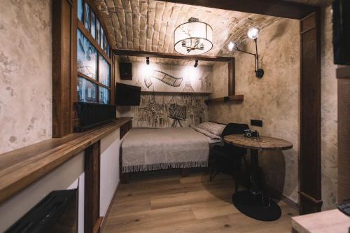 Photographer Rudolf's Studio - ground floor with separate entrance