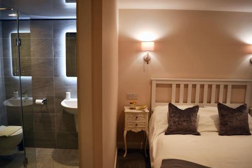 Ένα μπάνιο στο Luxury Self-Catering Apartment