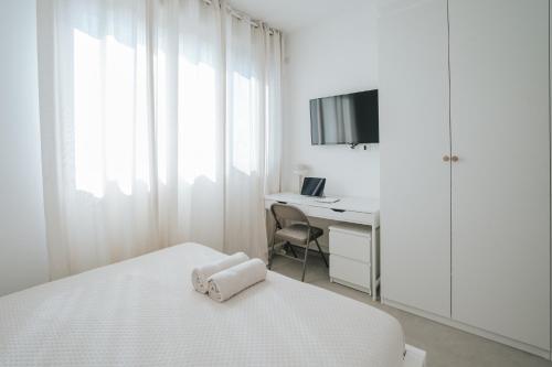 Μια τηλεόραση ή/και κέντρο ψυχαγωγίας στο JL Gordon Residence - With shelter