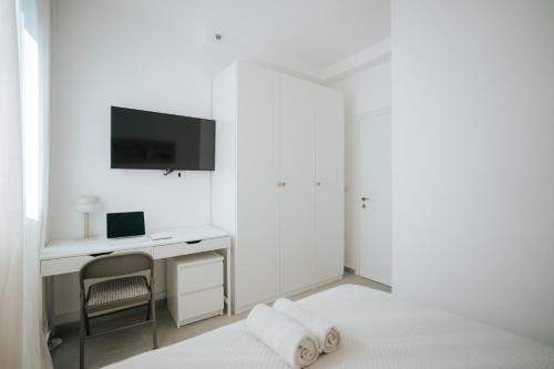 Μια τηλεόραση ή/και κέντρο ψυχαγωγίας στο JL Gordon Residence - With shelter