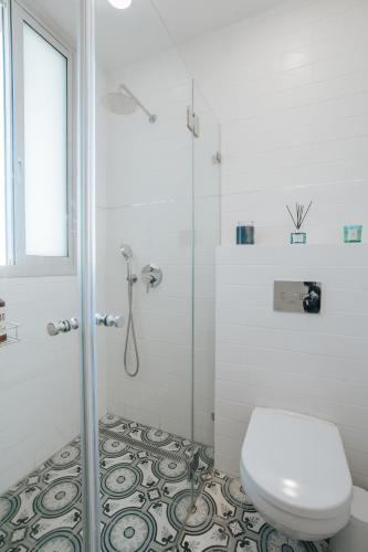 Ένα μπάνιο στο JL Gordon Residence - With shelter