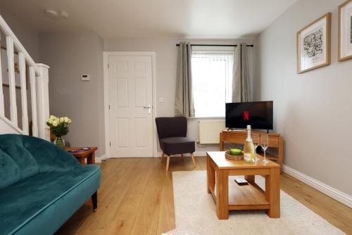 TV a/nebo společenská místnost v ubytování Relaxing 2-Bed Coastal Escape in Port Talbot