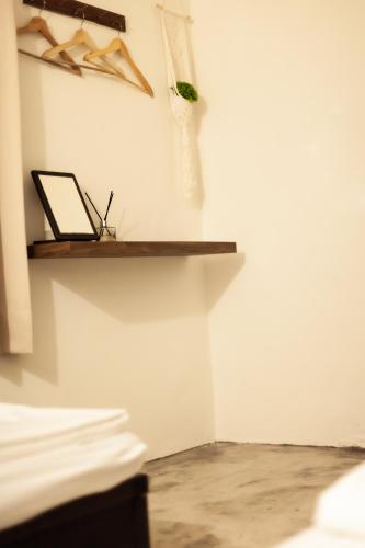 a shelf on a wall with a laptop on it at 島隅慢旅 in Xiaoliuqiu