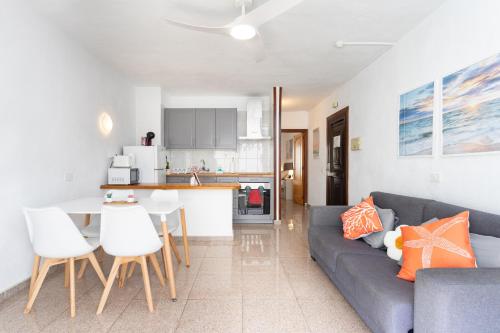 Home2Book Vibrant Las Américas Apt, Pool Retreat