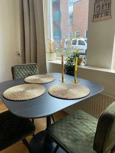 a blue table with three candles on top of it at Sfeervol appartement met patio in het centrum in Groningen