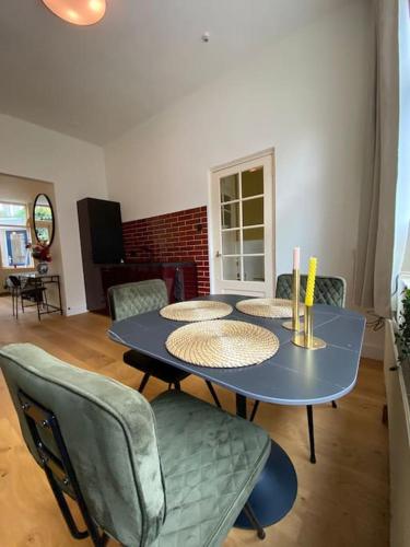 a blue table and chairs in a living room at Sfeervol appartement met patio in het centrum in Groningen