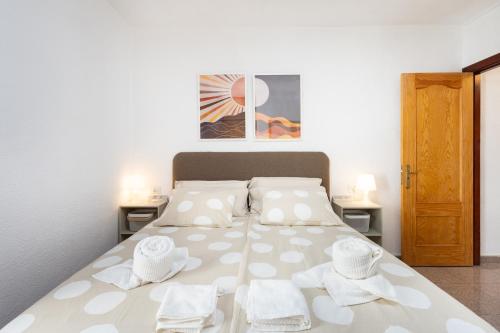 Home2Book Vibrant Las Américas Apt, Pool Retreat