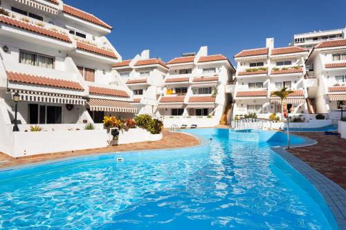 Home2Book Vibrant Las Américas Apt, Pool Retreat