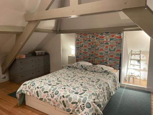 Ένα ή περισσότερα κρεβάτια σε δωμάτιο στο Charmant Duplex Vue Mer et Pieds Eau