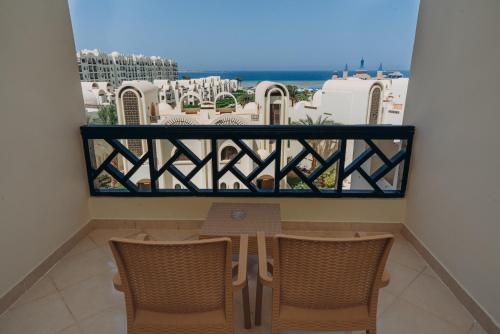 Balcon ou terrasse dans l'établissement Gravity Hotel & Aqua Park Sahl Hasheesh Families and Couples Only