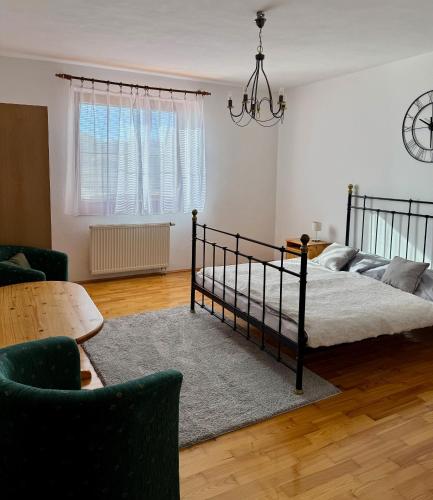 Llit o llits en una habitació de Villa Menhardi
