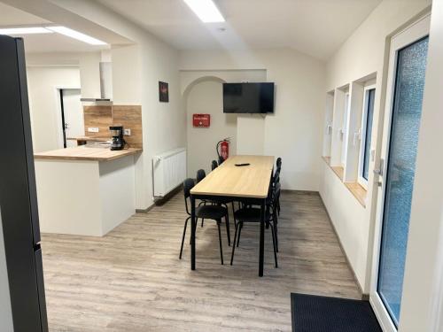 Η κουζίνα ή μικρή κουζίνα στο Geräumige Apartments mit Garten