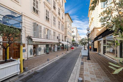 1 LONGCHAMP - Joli appartement - Carre d Or - Climatise