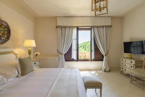 a bedroom with a large bed and a window at Wine Resort Dievole in Vagliagli