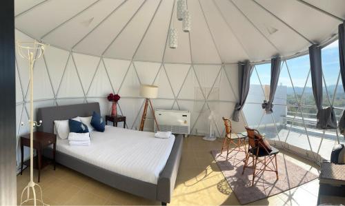 Ένα ή περισσότερα κρεβάτια σε δωμάτιο στο Thew Lom Camp at Khao Kho