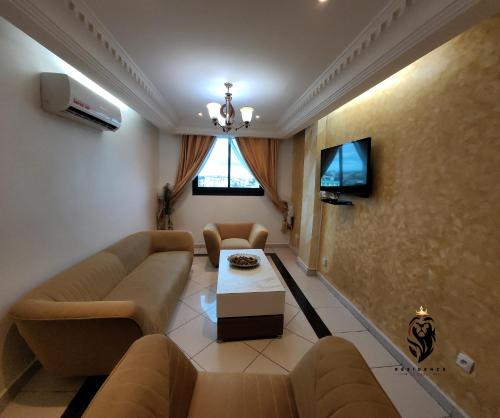 a living room with a couch and a table at Residence Le Carat in Douala