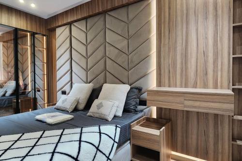 a bedroom with a bed and a wooden wall at Le casablanca in Maarif