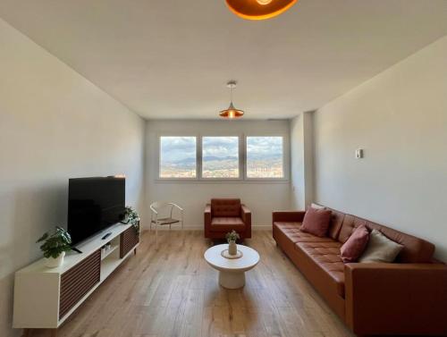 Skyline VII Pool & Coworking by ELE Apartments