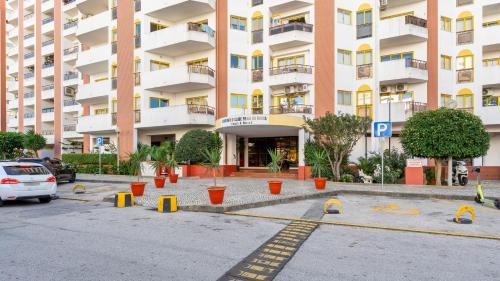 Serene Blue 1 BDR Flat With Balcony by LovelyStay
