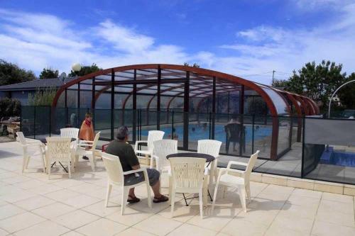Bazén v ubytování Chalet 2 étoiles - Piscine - eebbhi nebo v jeho okolí