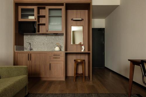 Kuchyň nebo kuchyňský kout v ubytování Batimont Suites & Apartments