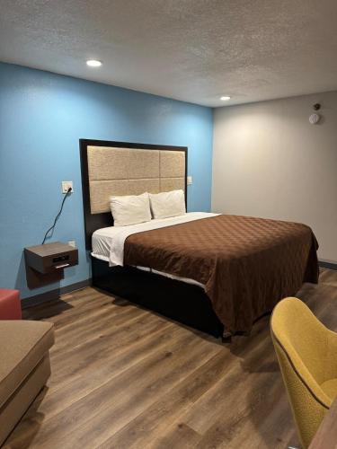 Katil atau katil-katil dalam bilik di Executive Inn