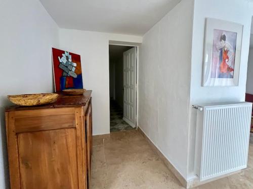 a room with a hallway with a white wall and a radiator at Symphonie Gîte Appartement meublé in Gréoux-les-Bains