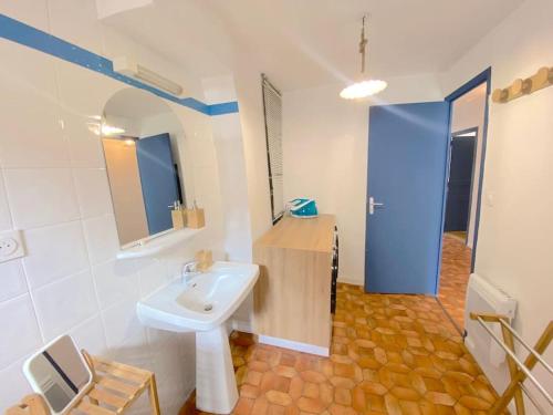 Bilik mandi di Appartement à 20mètres du port de Sanary