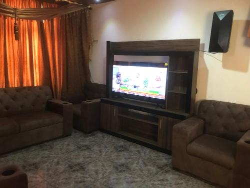 Μια τηλεόραση ή/και κέντρο ψυχαγωγίας στο Kimkeri Hotel