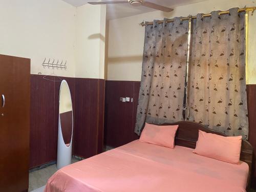 Ένα ή περισσότερα κρεβάτια σε δωμάτιο στο Kimkeri Hotel