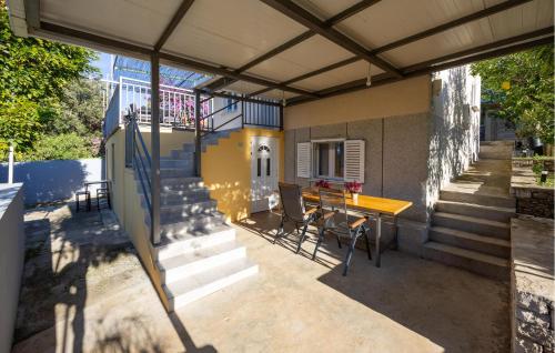 Balkoni atau teres di 1 Bedroom Nice Apartment In Necujam