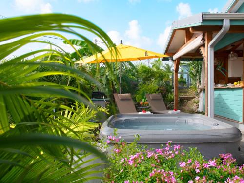 Zahrada ubytování Bungalows Ti Lodge Martinique - près de la plage avec jacuzzi privé