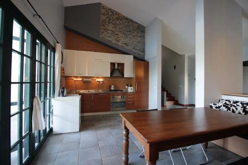Dapur atau dapur kecil di Secluded 3BR Modern Villa w Private Pool and Views