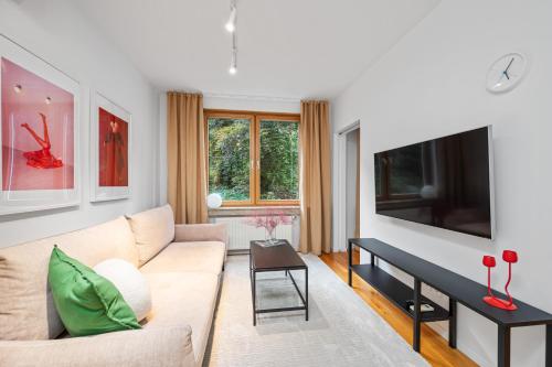 M2 Modern Apartment in City Center