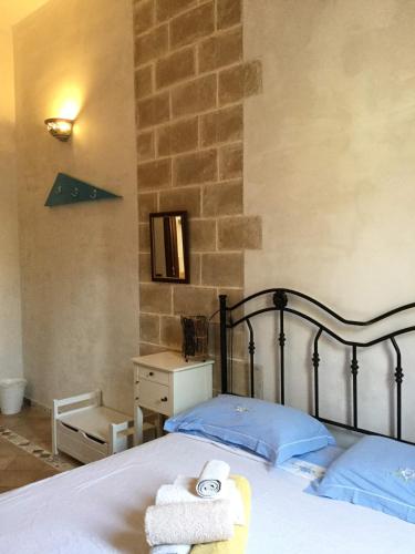 a bedroom with a bed with towels on it at U' Iazzu in Avola