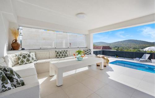 Awesome Home In Vodice