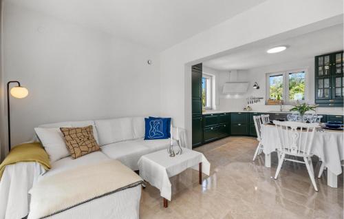 Awesome Home In Vodice