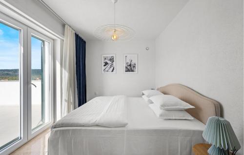 Awesome Home In Vodice