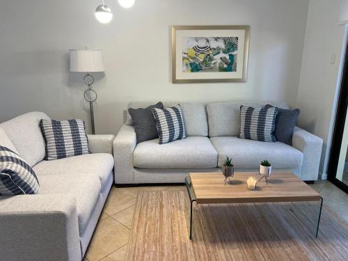 Χώρος καθιστικού στο Beautiful 4 bedroom house in gold coast