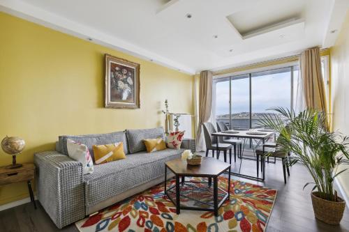 Chic and spacious apart with parking