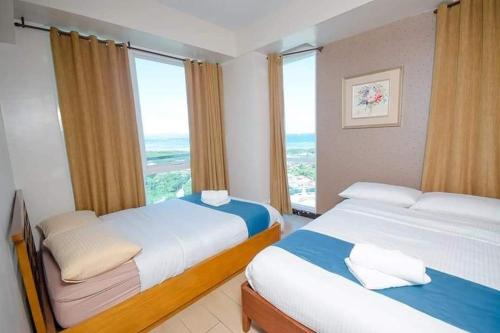 מיטה או מיטות בחדר ב-Mactan Condotel Seaview