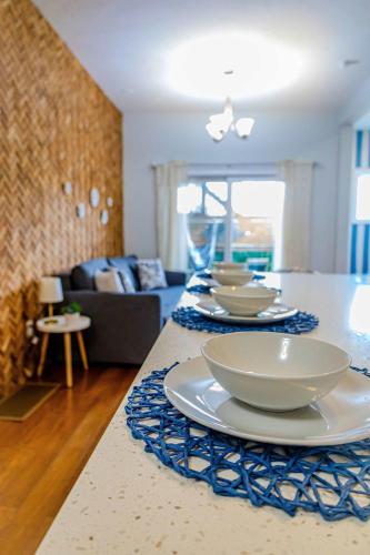 Zona de estar de Jennifer's Providence Escape Private Apartment with Relaxing Deck