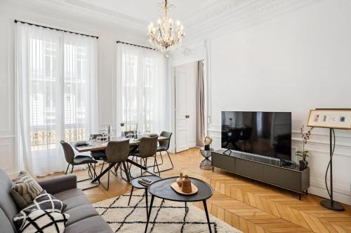 307-Suite Serbie - Superbe Appartement à Paris