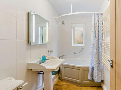 Ένα μπάνιο στο 4 Bed in Bassenthwaite 95739