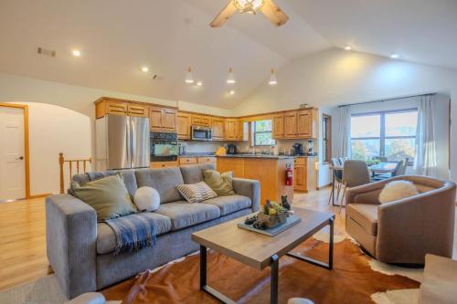 Fotografie z fotogalerie ubytování Osprey - Family Cabin, Hot Tub, Game Room, Theater v destinaci Blairsville